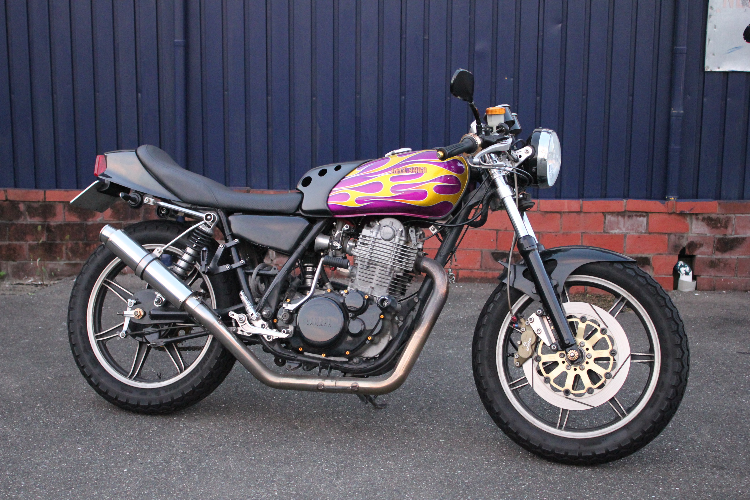 SR400用　デルスラーラ　トラッカーシート SR400用 デルスラーラ トラッカーシート デルスラーラ